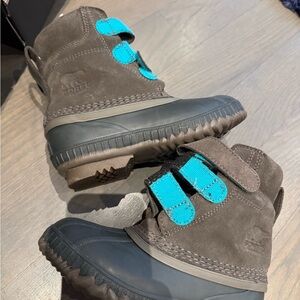 Sorel Kids' Brown and Teal Snow Boots size 13